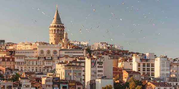 A Food Lover's Tour of Istanbul: Must-Try Dishes and Where to Find Them